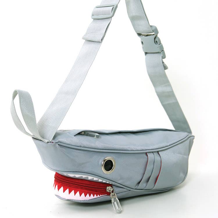 COMECO INC - 63044NY Premium Nylon Shark Fanny Pack