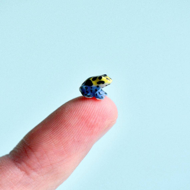 Camp Hollow - Worlds Tiniest Dart Frog Figurine
